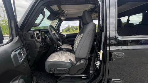 Black Clearcoat 2026 Jeep Gladiator 85th Anniversary Edition
