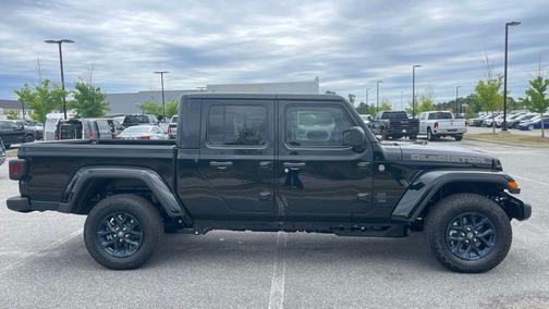 Black Clearcoat 2026 Jeep Gladiator 85th Anniversary Edition
