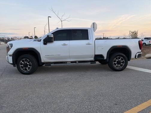 2024 GMC Sierra 2500 Denali
