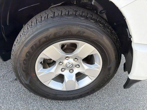 Bright White Clearcoat 2022 RAM 1500 Big Horn
