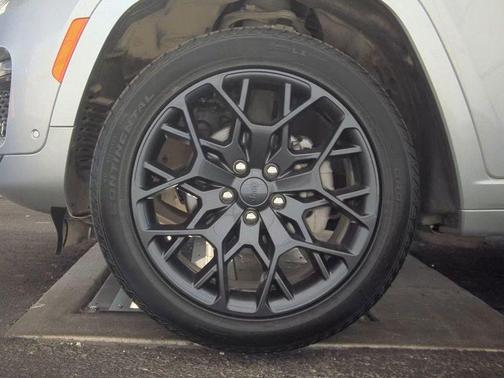 Silver Zynith 2025 Jeep Grand Cherokee Summit