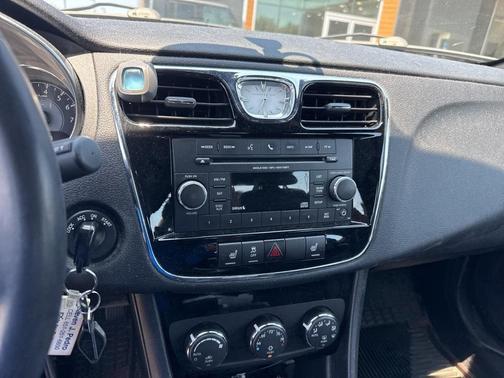 2014 Chrysler 200 Limited