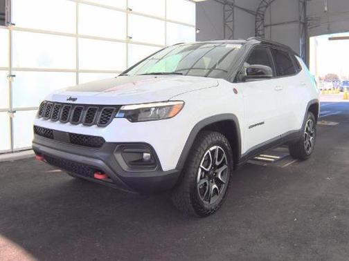 Bright White Clearcoat 2024 Jeep Compass Trailhawk