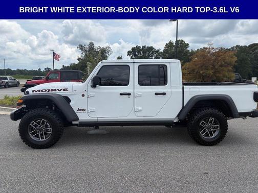 Bright White Clearcoat 2025 Jeep Gladiator Mojave
