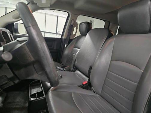Bright White Clearcoat 2022 RAM 1500 Classic Tradesman