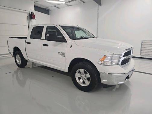 Bright White Clearcoat 2022 RAM 1500 Classic Tradesman