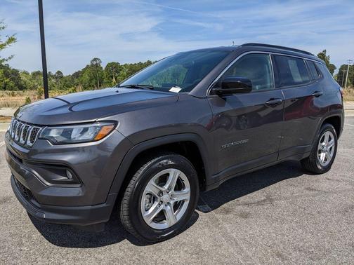 Granite Crystal Metallic 2024 Jeep Compass Latitude