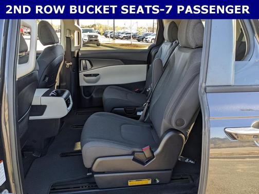 2022 Kia Carnival LX