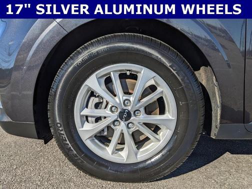 2022 Kia Carnival LX