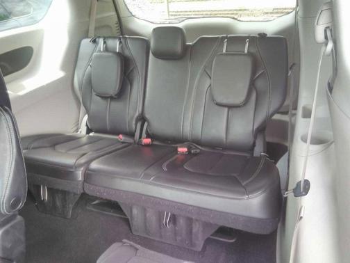 2023 Chrysler Pacifica Touring-L