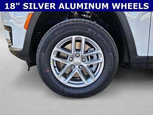 Bright White Clearcoat 2026 Jeep Grand Cherokee Laredo