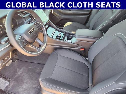 Bright White Clearcoat 2026 Jeep Grand Cherokee Laredo