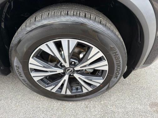 Super Black 2023 Nissan Rogue SV