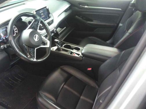Brilliant Silver Metallic 2024 Nissan Altima 2.5 SR