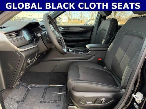 Diamond Black 2026 Jeep Grand Cherokee Laredo