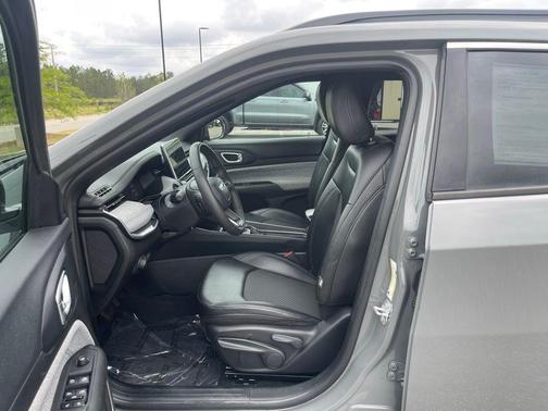 Sting Gray Clearcoat 2024 Jeep Compass Latitude