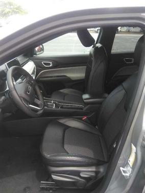 Sting Gray Clearcoat 2024 Jeep Compass Latitude