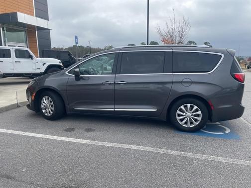 2018 Chrysler Pacifica Touring-L