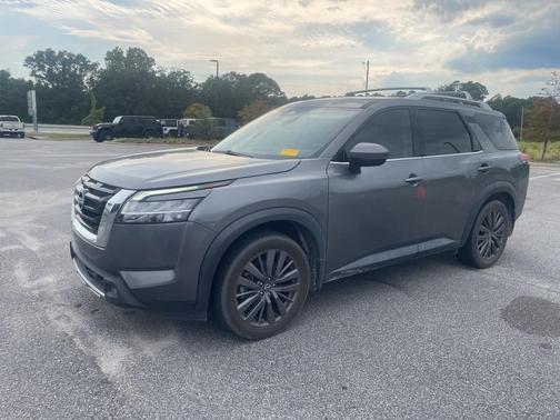 2022 Nissan Pathfinder SL