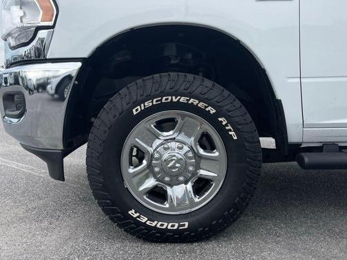 Bright White Clearcoat 2024 RAM 2500 Tradesman