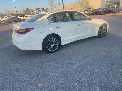 2022 INFINITI Q50 LUXE