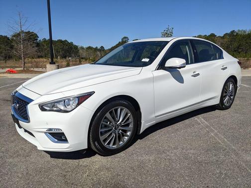 2022 INFINITI Q50 LUXE