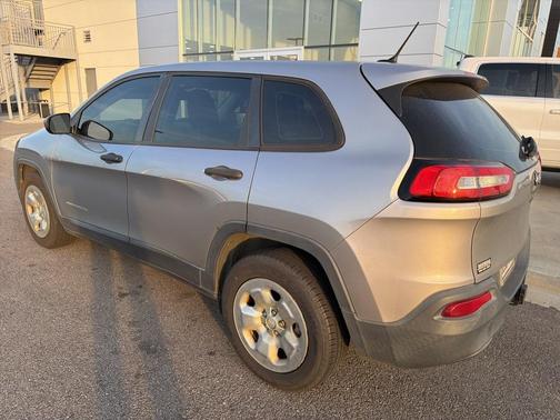 2016 Jeep Cherokee Sport