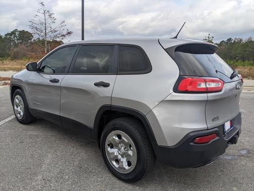 2016 Jeep Cherokee Sport