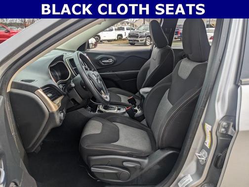 2016 Jeep Cherokee Sport