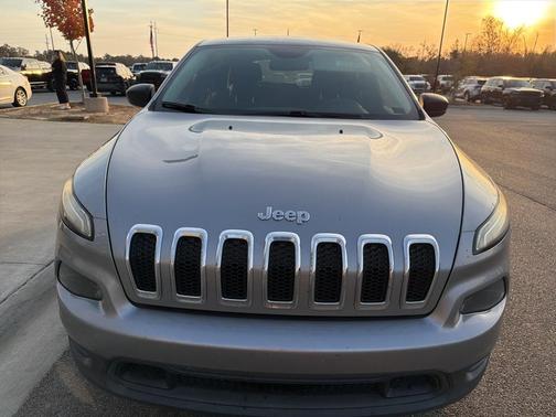 2016 Jeep Cherokee Sport