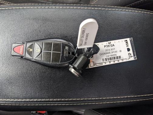 2016 Jeep Cherokee Sport