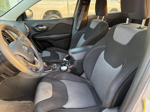 2016 Jeep Cherokee Sport