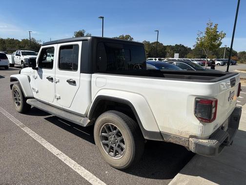 2022 Jeep Gladiator Overland