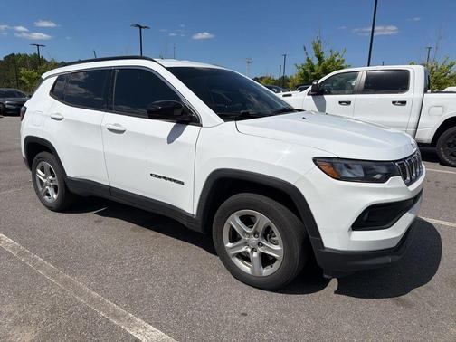 Bright White Clearcoat 2023 Jeep Compass Latitude
