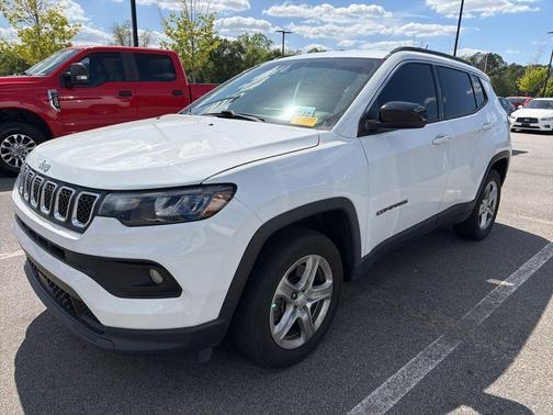 Bright White Clearcoat 2023 Jeep Compass Latitude
