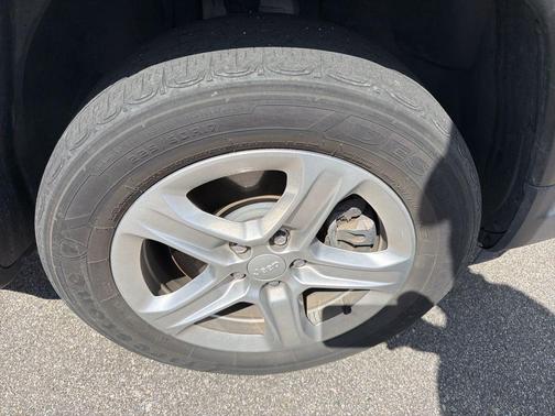 Bright White Clearcoat 2023 Jeep Compass Latitude