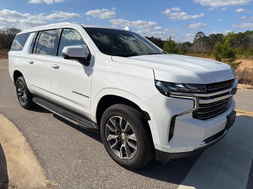 2023 Chevrolet Suburban LT