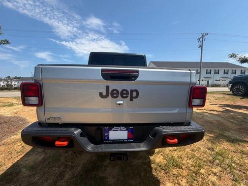 Silver Zynith Clearcoat 2023 Jeep Gladiator Mojave