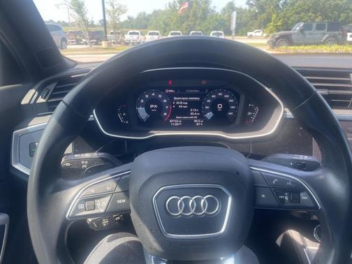 2022 Audi Q3 45 S line Premium