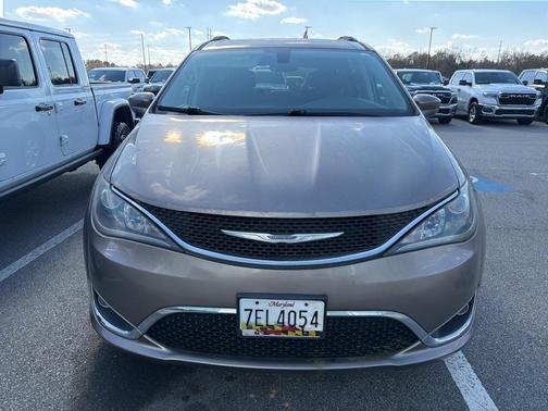 2017 Chrysler Pacifica Touring-L Plus