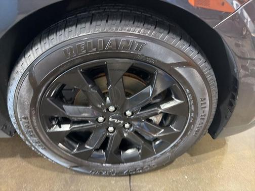 Metal 2024 Kia Carnival SX