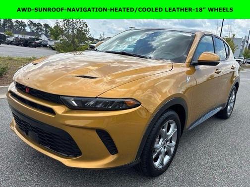 Gold 2024 Dodge Hornet R/T Plus