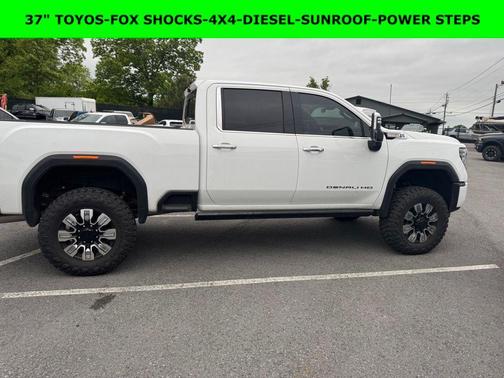 Summit White 2025 GMC Sierra 2500 Denali