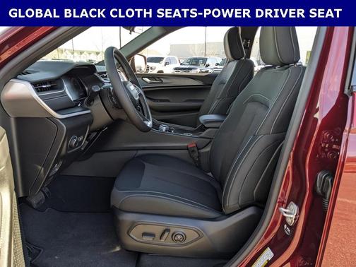 2025 Jeep Grand Cherokee Laredo