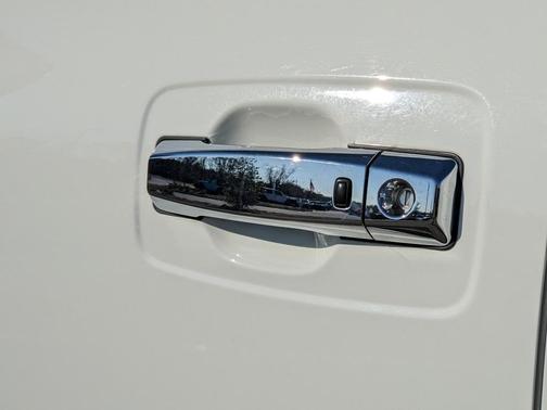 2020 Nissan Titan SV