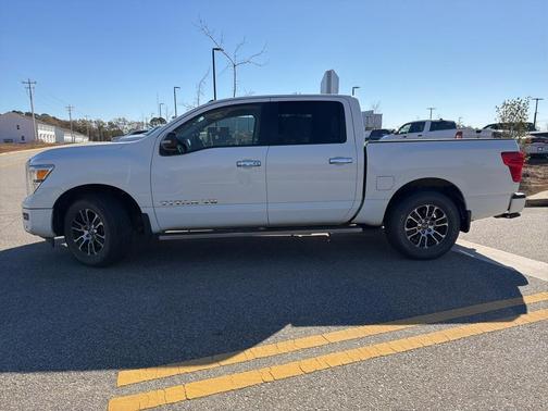 2020 Nissan Titan SV