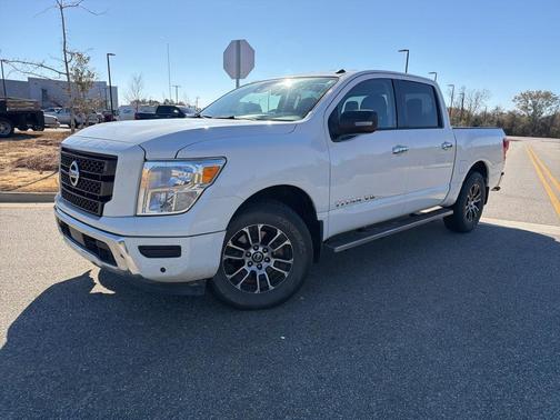 2020 Nissan Titan SV