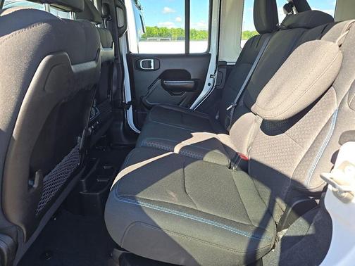 Bright White Clearcoat 2024 Jeep Wrangler 4xe Rubicon