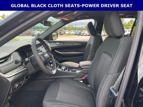 Diamond Black 2026 Jeep Grand Cherokee Laredo