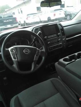 2023 Nissan Titan SV